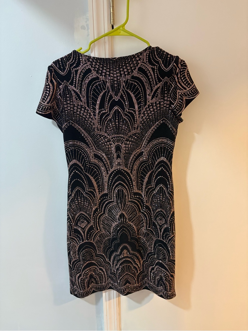Black Short Sleeve Glitter Cocktail Dress with Rose Gold Pattern